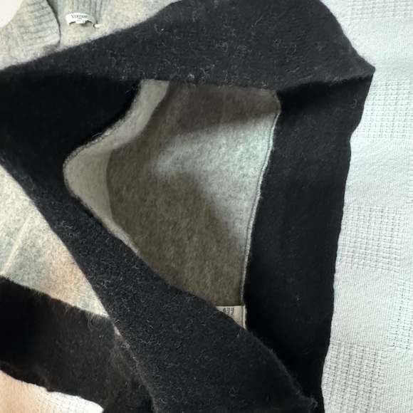 Vertigo Paris Gray and Black Poncho Sweater Size L - Picture 7 of 9